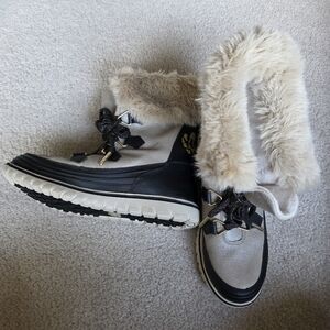 Sorel Women's Black and Cream Winter Boots